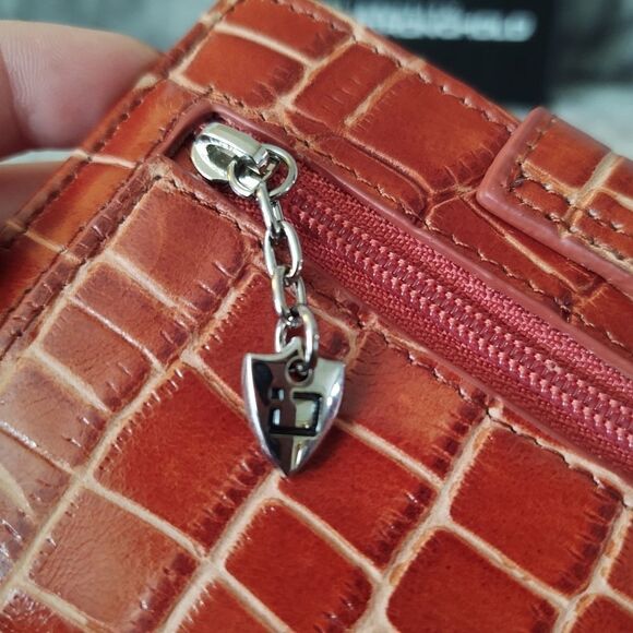 New Identity Stronghold Genuine Leather Wallet - Picture 7 of 11